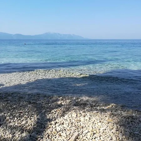 Maslina Stone House *