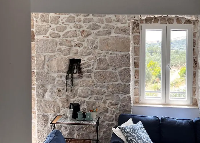 Maslina Stone House Apartment Bacina
