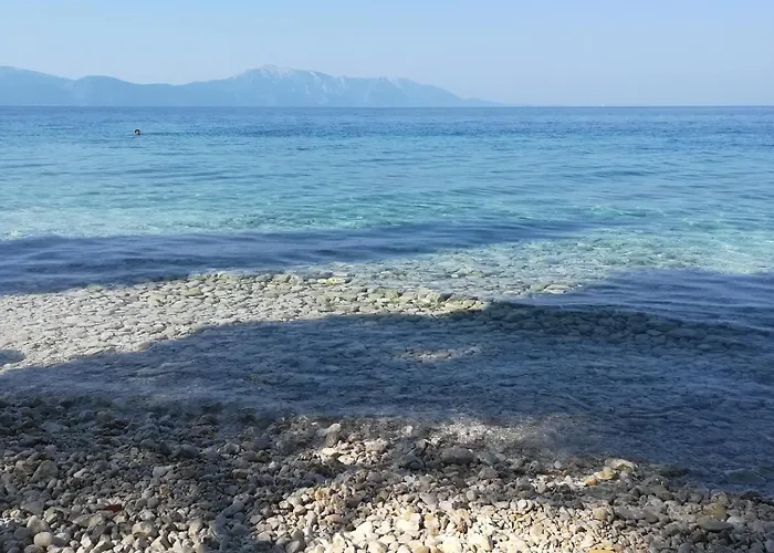 Maslina Stone House *