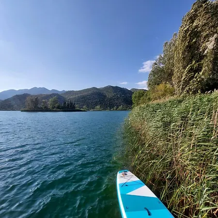 Maslina Stone House *