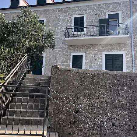 Apartment Maslina Stone House *