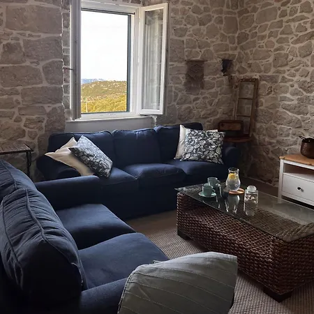 Maslina Stone House Apartment