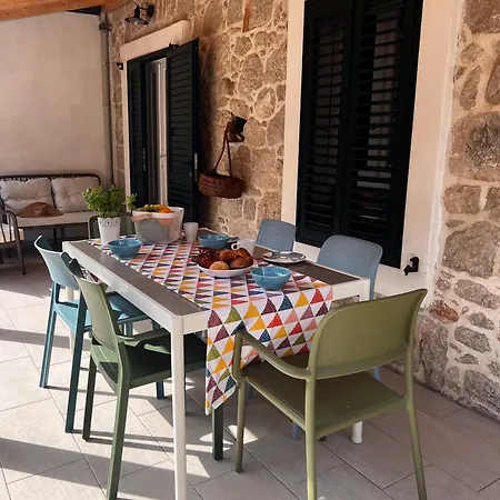 Apartment Maslina Stone House *