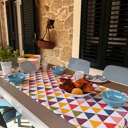 Apartment Maslina Stone House *