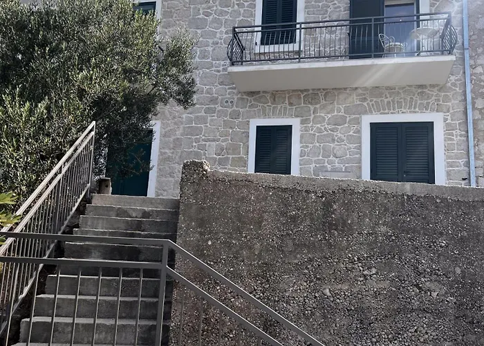 Apartment Maslina Stone House *