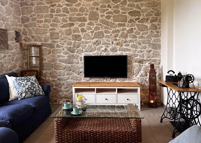 Maslina Stone House *