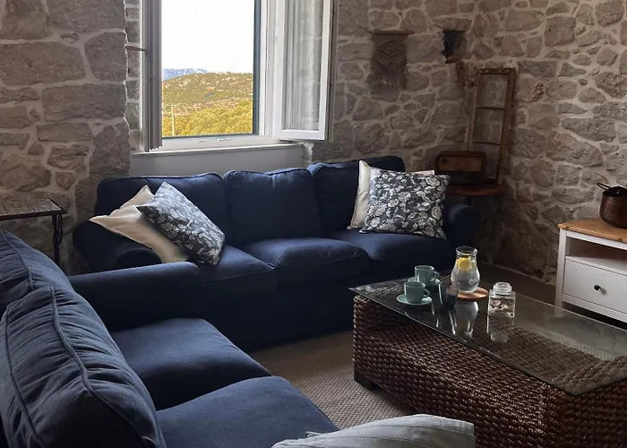 Maslina Stone House Apartment