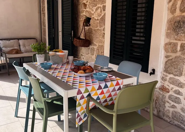 Apartment Maslina Stone House *