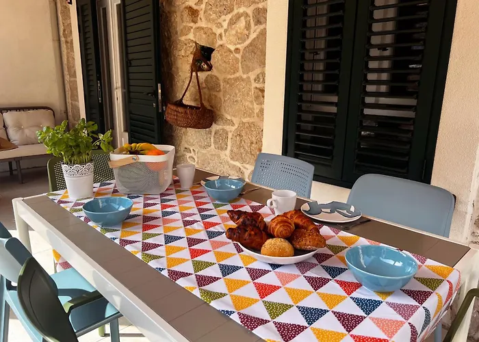 Apartment Maslina Stone House *